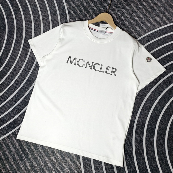 モンクレールTシャツ正面デザイン